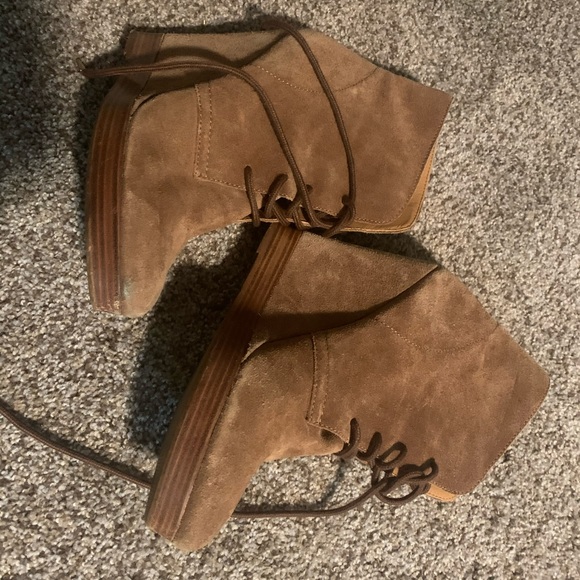 Michael Kors tan wedges - Picture 3 of 7